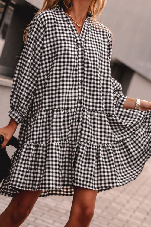 Sukienka mini w czarno-białą krateczkę z guziczkami Monre