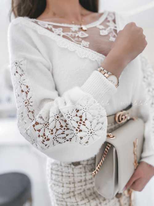 swetrek biały z koronką i haftem Anastazja