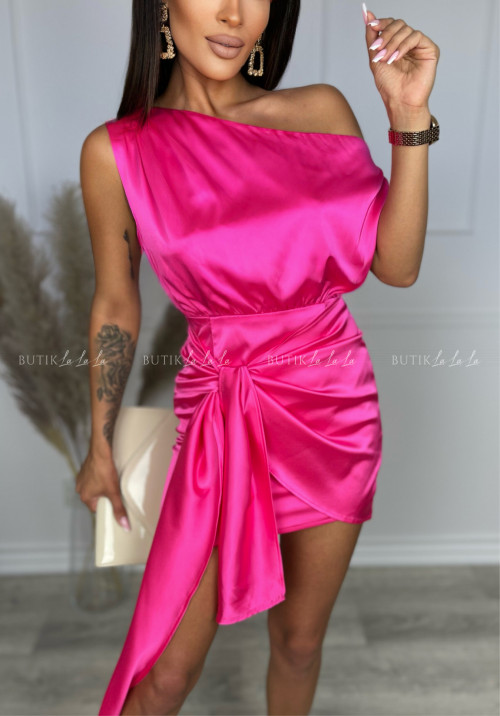 sukienka różowa atłasowa Sarina