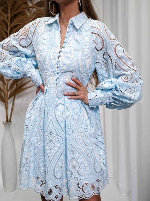 Sukienka ażurowa niebiesko biała Brinley