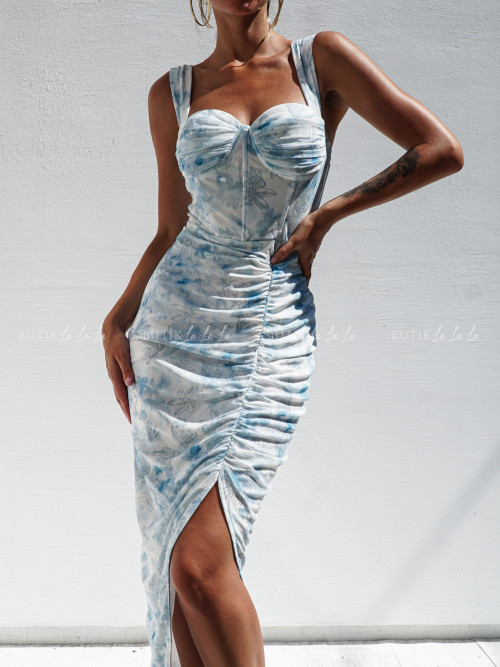 Sukienka biało błękitna w kwiatowy print Nellia