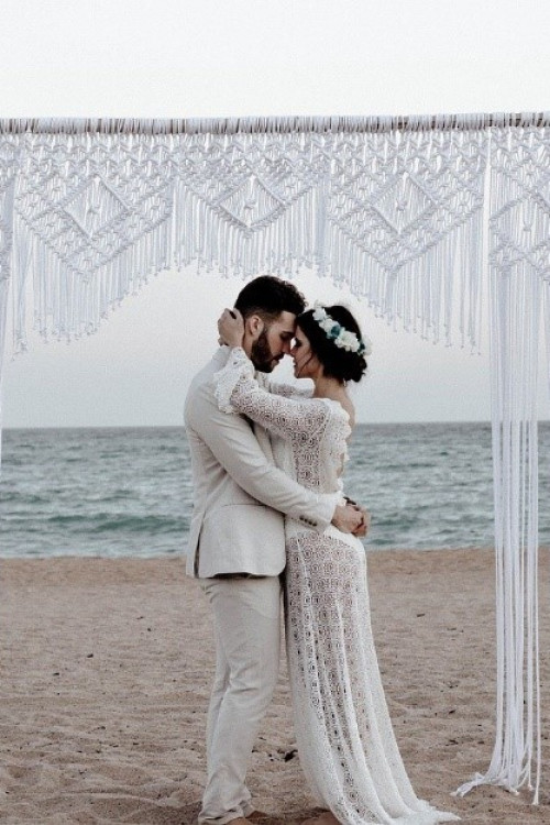 Wybór sukienki na wesele – poradnik