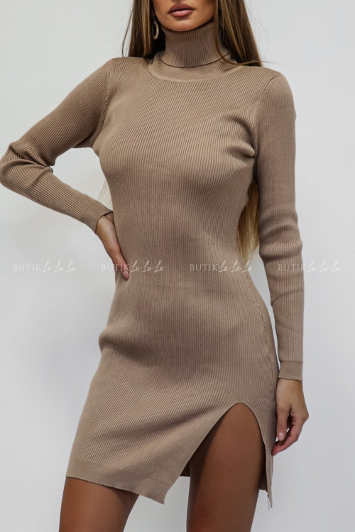 Sukienka prążkowana z golfem beżowa Frog