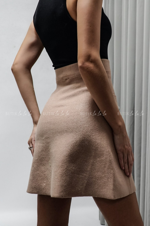 Spódnica beżowa z guzikammi Enso 1