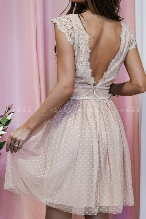 sukienka beżowa tiulowa z falbankami Servio 1