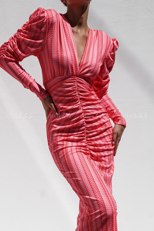 Sukienka różowa w print Marlas