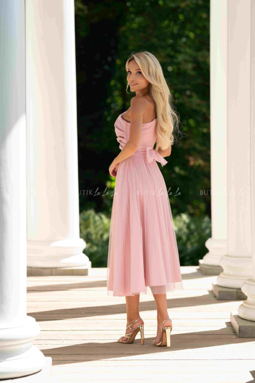 Sukienka z ozdobną różą pudrowa Arisson 1