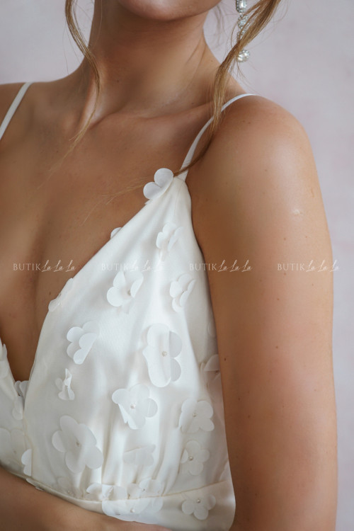 Sukienka kremowa kwiatowa Suzie 1