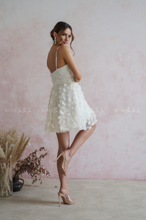 Sukienka kremowa kwiatowa Suzie 5