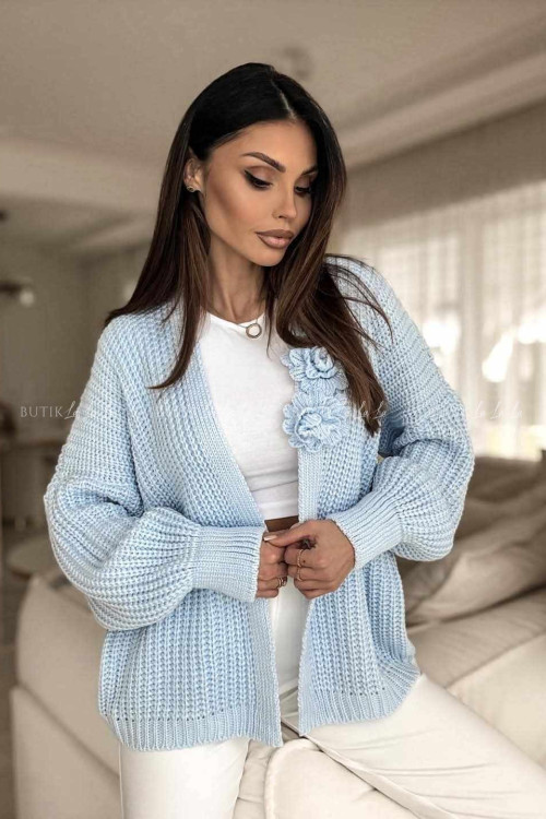 Sweter błękitny z kwiatem Blue Eyes