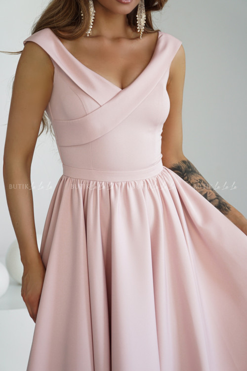 Sukienka pudrowa Lesandra PREMIUM