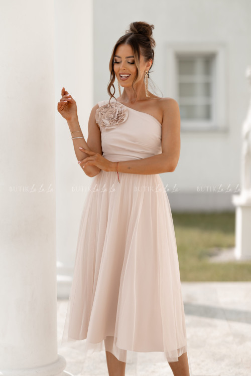Sukienka z ozdobną różą beżowa Arisson