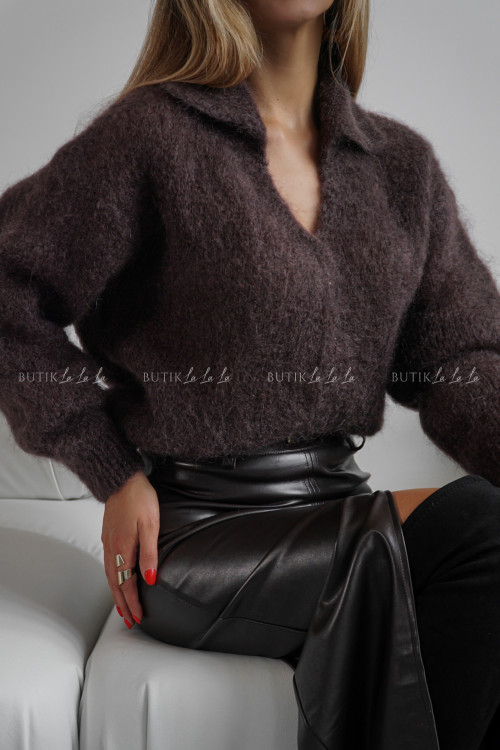 Sweter z kołnierzykiem brązowy Benio