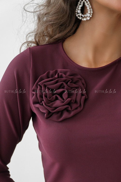 Komplet prążkowany z kwiatem śliwka Leonore 1